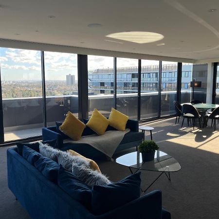 מלון מלבורן The Kinson מראה חיצוני תמונה The living room of a three-bedroom apartment