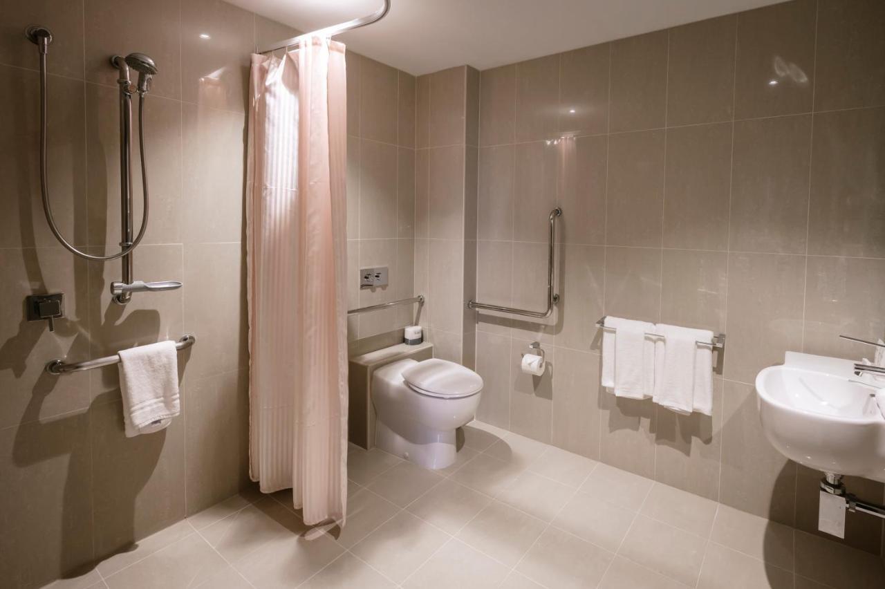 מלון מלבורן The Kinson מראה חיצוני תמונה A wet room in a hotel